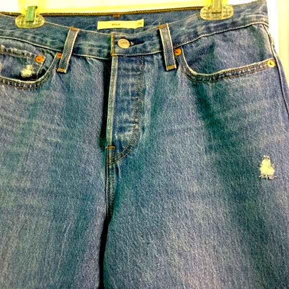 Levi's Wedgie Icon Fit Medium Distressed Jean - Picture 10 of 12